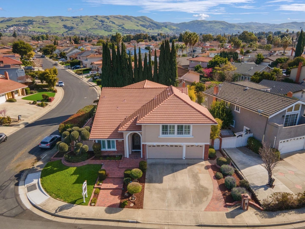 Nhà San Jose CA - 3 beds| 3 baths| rộng 3,139 Sq Ft